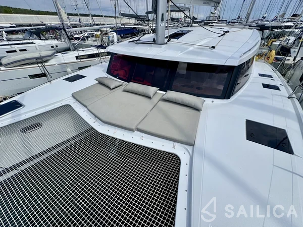 Isla 40 - Yacht Charter Sailica