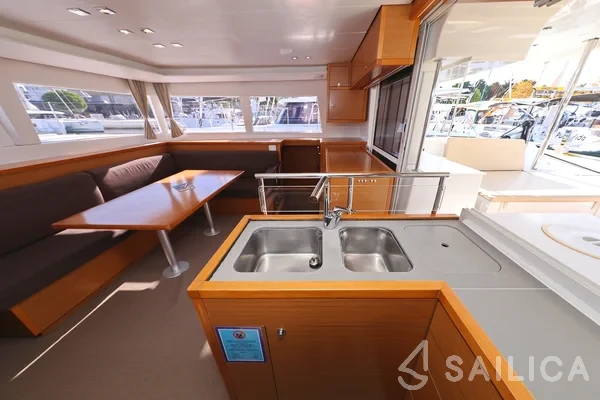 Lagoon 450 - Yacht Charter Sailica