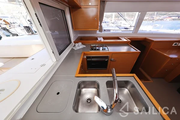 Lagoon 450 - Yacht Charter Sailica