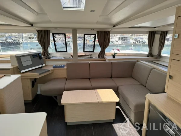 Astréa 42 - Yacht Charter Sailica