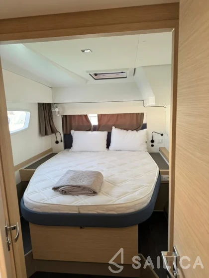 Astréa 42 - Yacht Charter Sailica