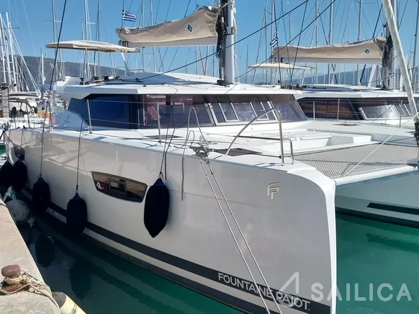 Astréa 42 - Yacht Charter Sailica