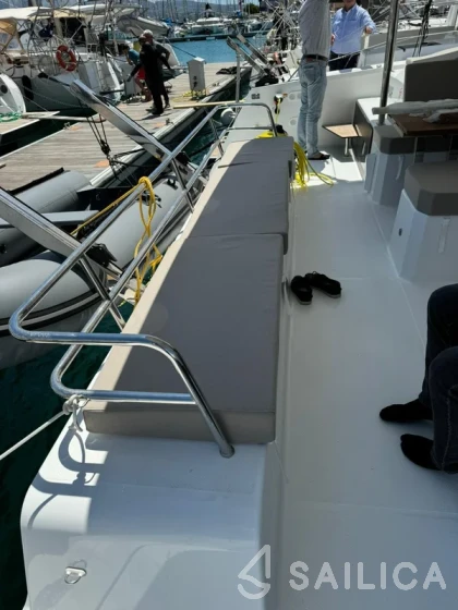 Astréa 42 - Yacht Charter Sailica