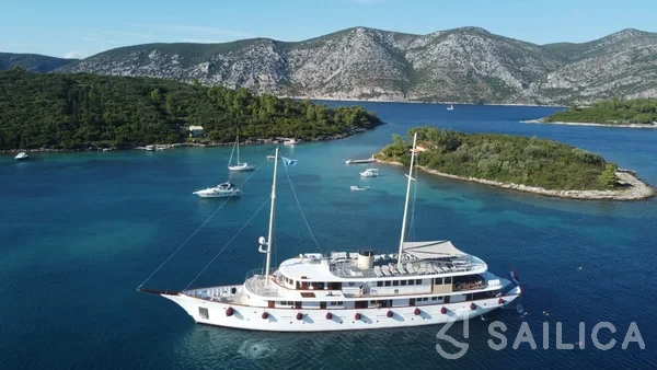 Motoryacht - Yacht Charter Sailica