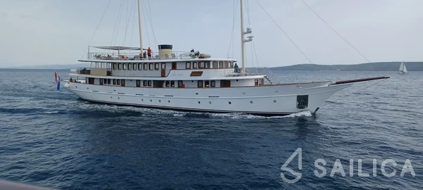 Motoryacht - Yacht Charter Sailica