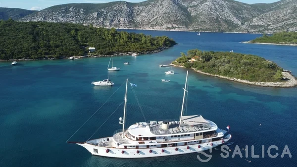 Motoryacht - Yacht Charter Sailica