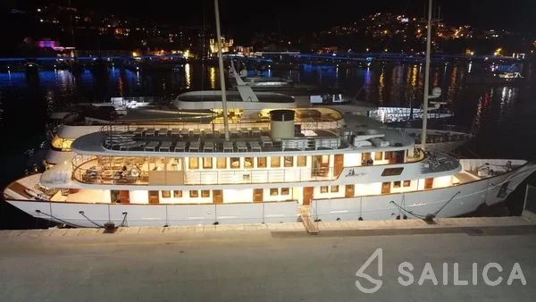 Motoryacht - Yacht Charter Sailica