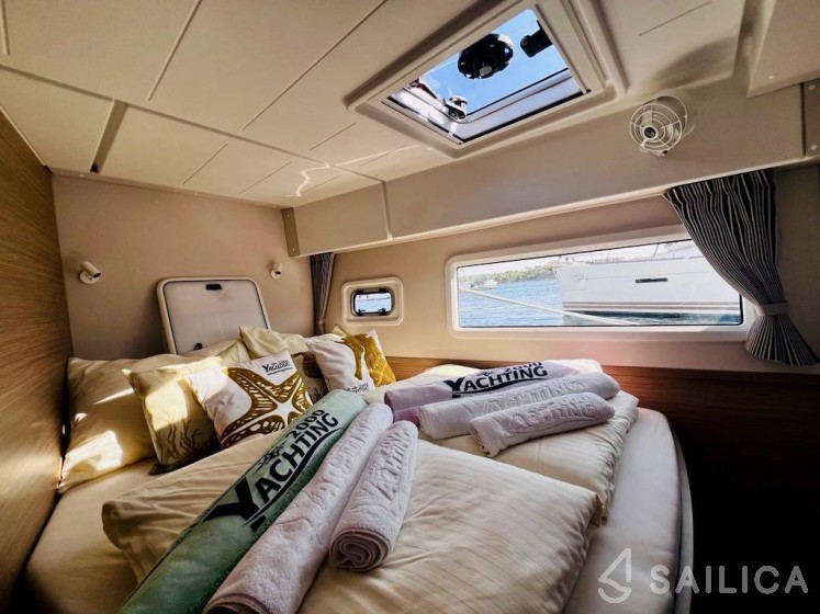 Lagoon 42 - Yacht Charter Sailica