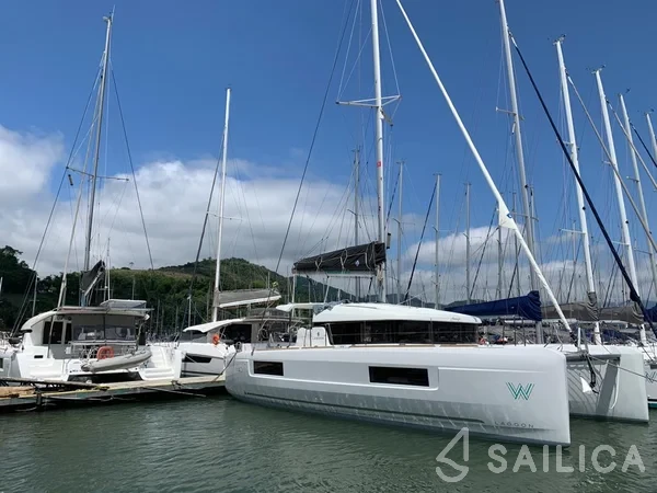 Lagoon 40 - Yacht Charter Sailica