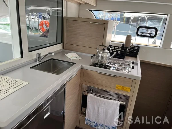 Lagoon 40 - Yacht Charter Sailica