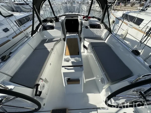 Oceanis 34.1 - Yacht Charter Sailica