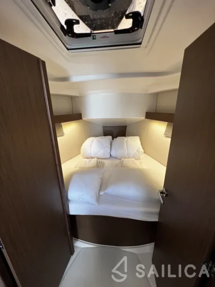 Oceanis 34.1 - Yacht Charter Sailica