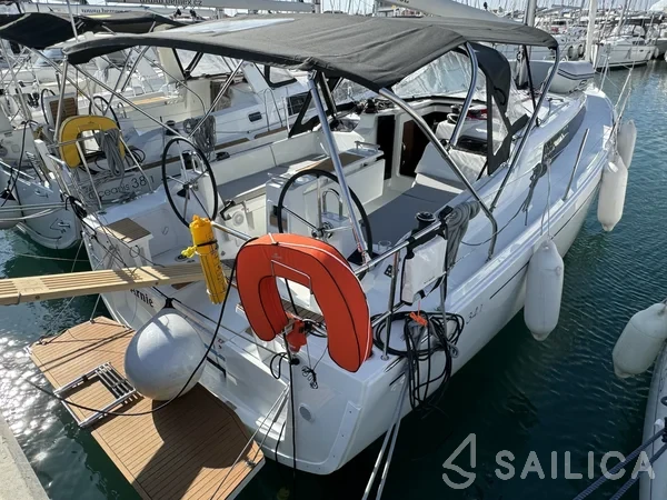 Oceanis 34.1 - Yacht Charter Sailica