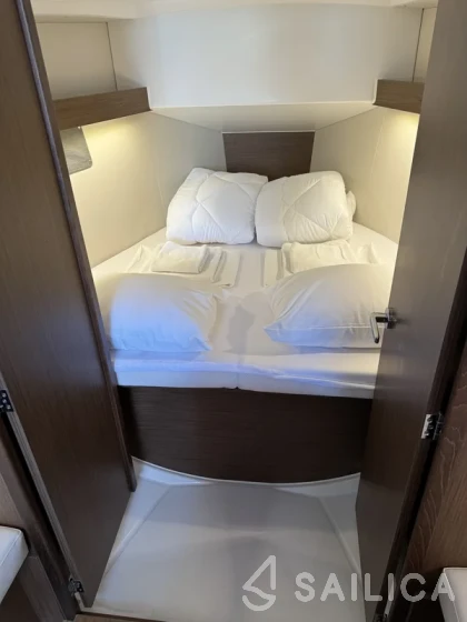 Oceanis 34.1 - Yacht Charter Sailica