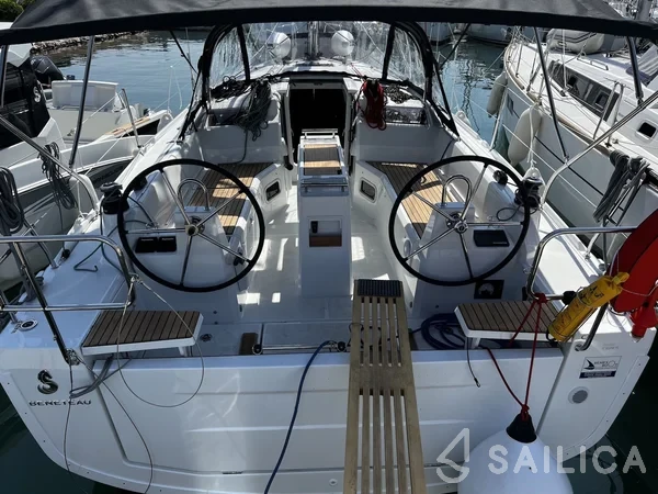 Oceanis 34.1 - Yacht Charter Sailica