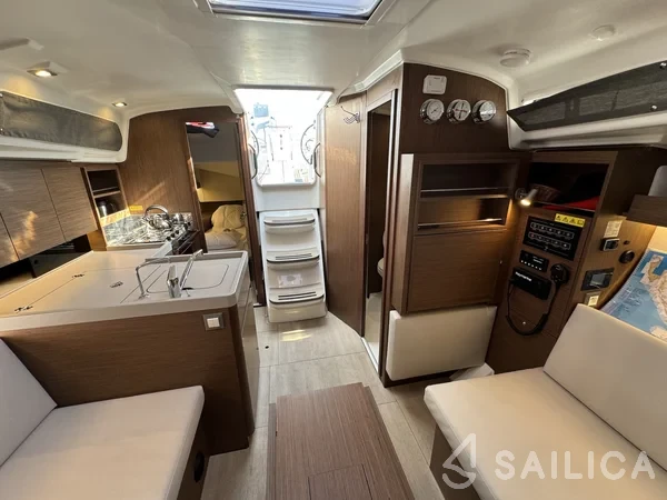 Oceanis 34.1 - Yacht Charter Sailica