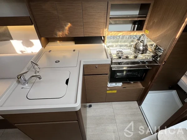 Oceanis 34.1 - Yacht Charter Sailica