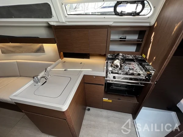 Oceanis 34.1 - Yacht Charter Sailica