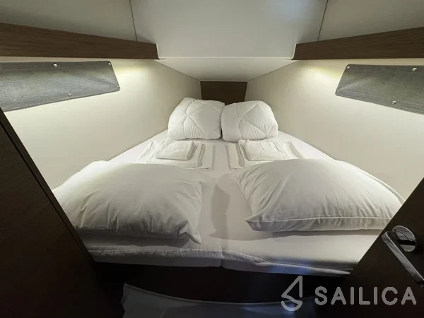 Oceanis 34.1 - Yacht Charter Sailica