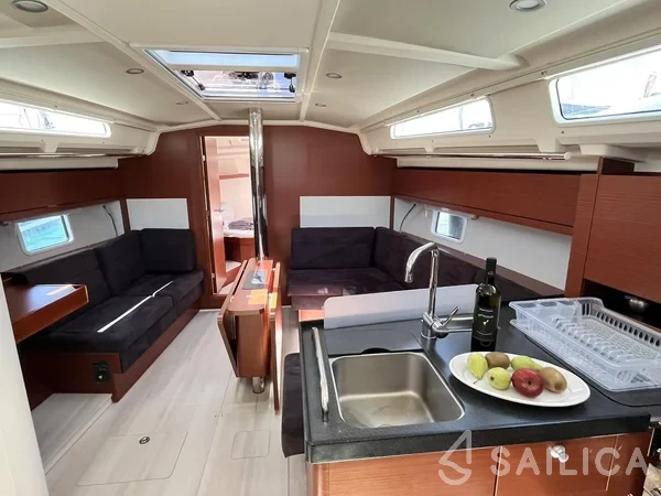 Hanse 418 - Yacht Charter Sailica