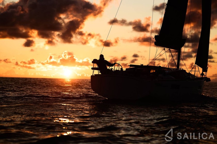 Maxus 35 - Yacht Charter Sailica