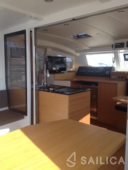 C-CAT 37 - Yacht Charter Sailica