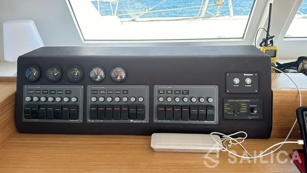 C-CAT 37 - Yacht Charter Sailica