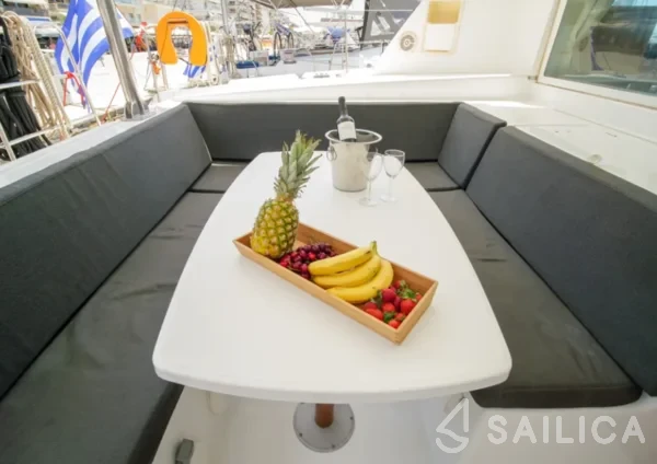 Lagoon 420 - Yacht Charter Sailica
