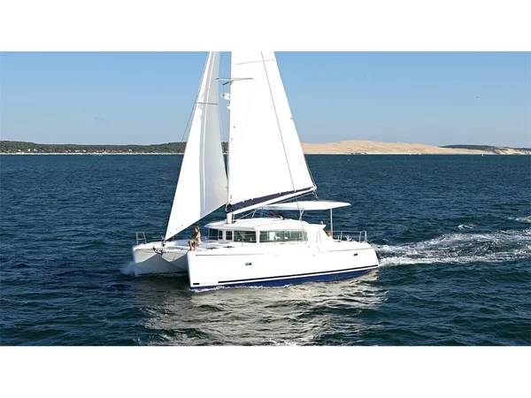 Lagoon 420 - Yacht Charter Sailica