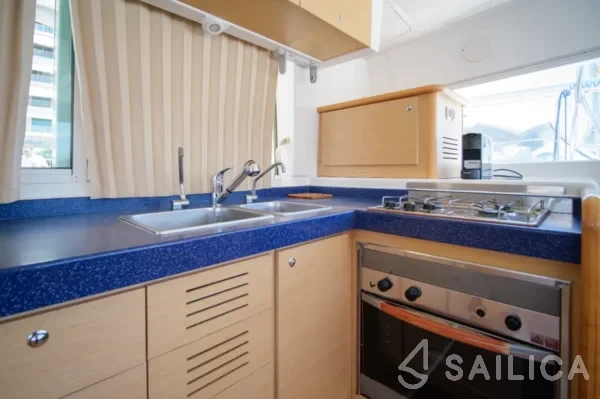 Lagoon 420 - Yacht Charter Sailica