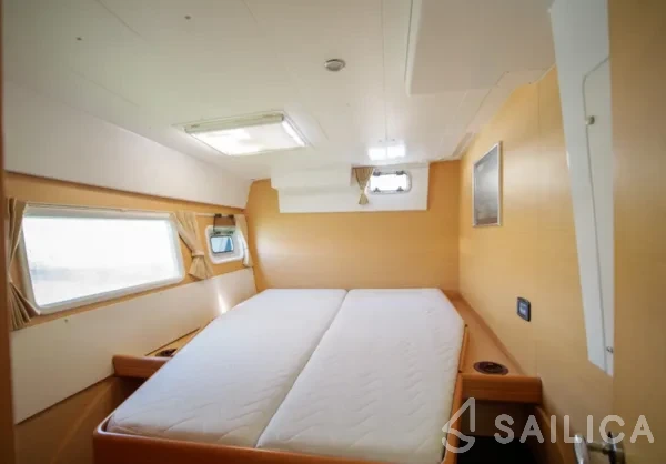Lagoon 420 - Yacht Charter Sailica