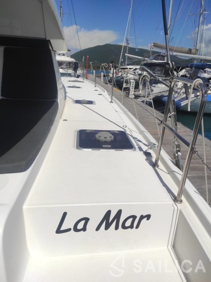 Lagoon 42 - Yacht Charter Sailica