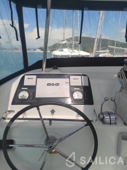 Lagoon 42 - Yacht Charter Sailica