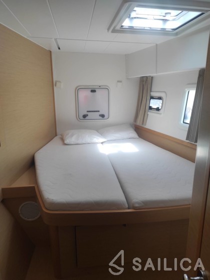 Lagoon 42 - Yacht Charter Sailica