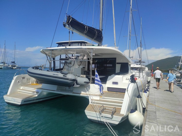 Lagoon 42 - Yacht Charter Sailica