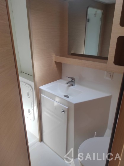 Lagoon 42 - Yacht Charter Sailica
