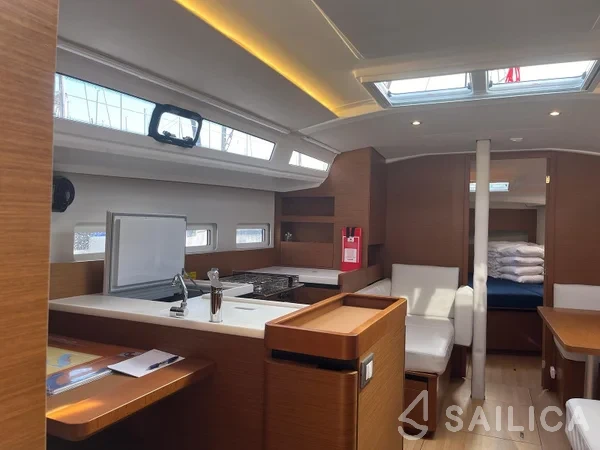 Sun Odyssey 410 - Yacht Charter Sailica
