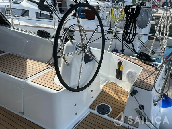 Sun Odyssey 410 - Yacht Charter Sailica