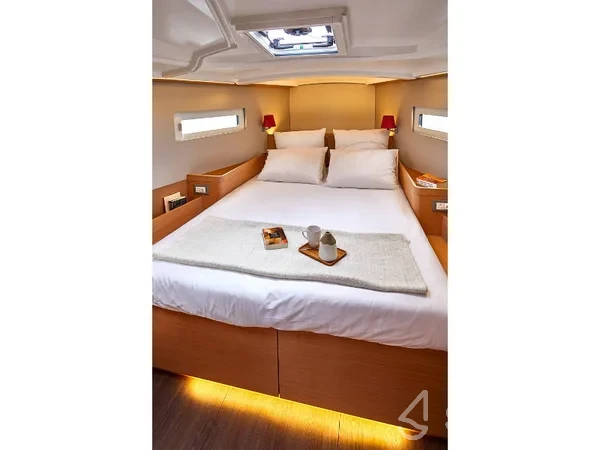 Sun Odyssey 410 - Yacht Charter Sailica