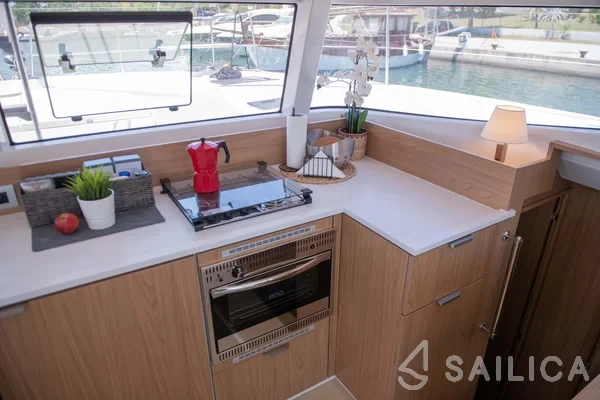 Bali Catsmart - Yacht Charter Sailica