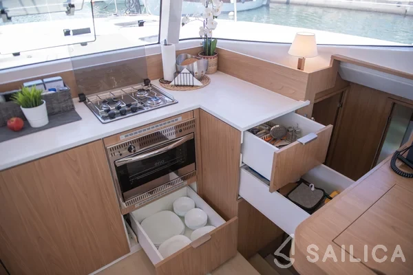 Bali Catsmart - Yacht Charter Sailica