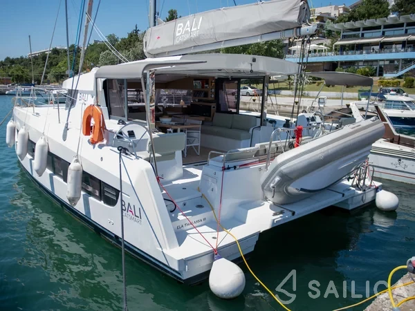 Bali Catsmart - Yacht Charter Sailica