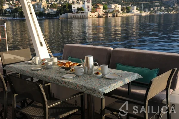Sunreef 62 - Yacht Charter Sailica