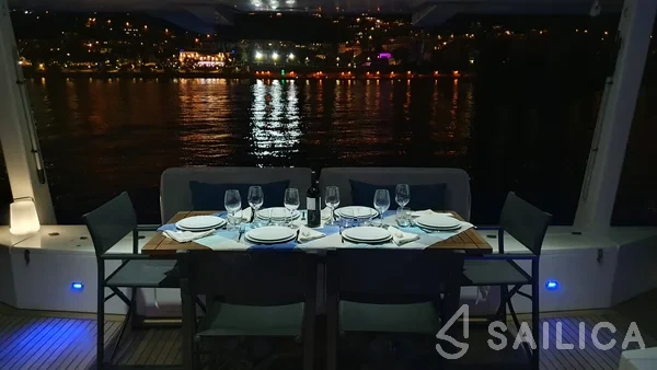 Sunreef 62 - Yacht Charter Sailica