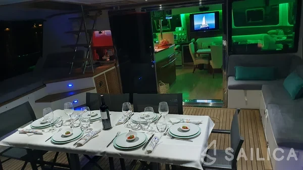 Sunreef 62 - Yacht Charter Sailica