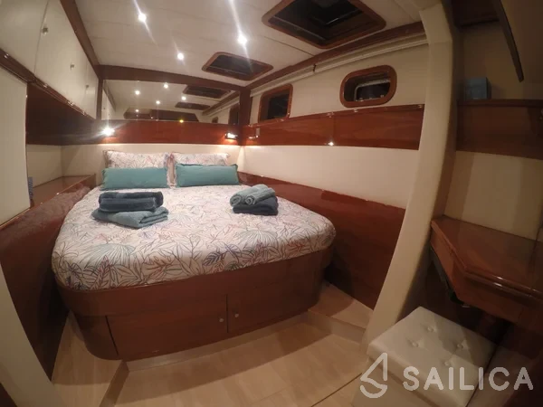 Sunreef 62 - Yacht Charter Sailica