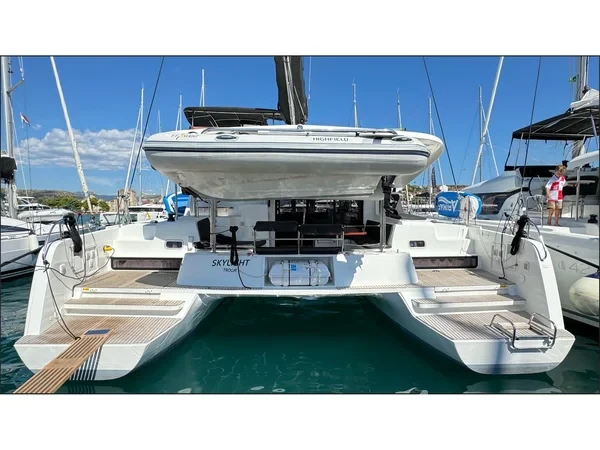 Lagoon 42 - Yacht Charter Sailica