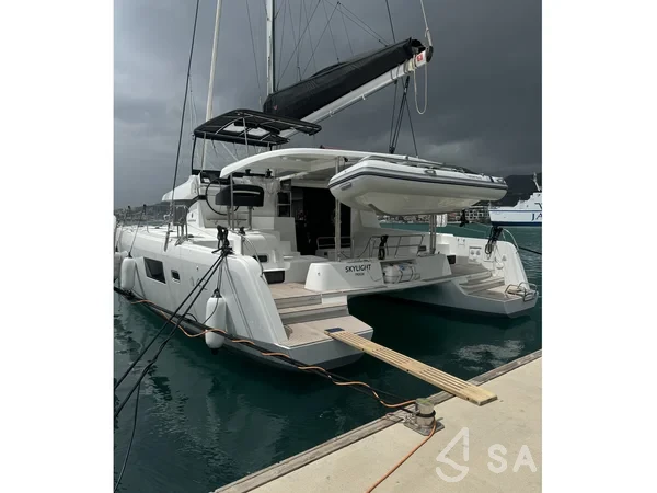 Lagoon 42 - Yacht Charter Sailica