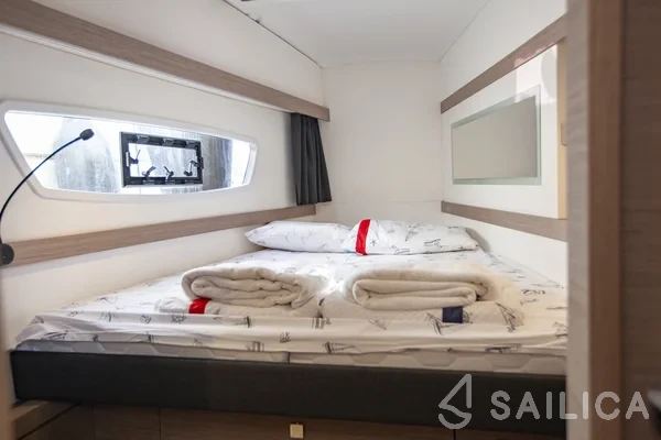 Isla 40 - Yacht Charter Sailica