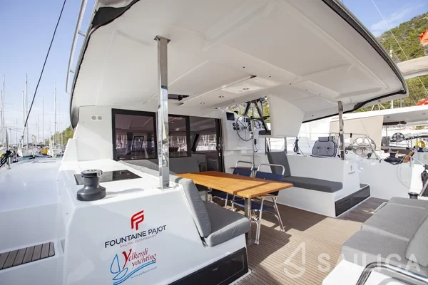 Isla 40 - Yacht Charter Sailica